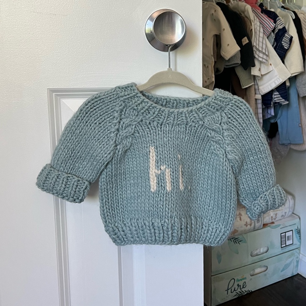 “HI” KNIT CREW NECK SWEATER IN SURF